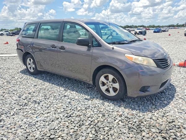 2014 TOYOTA SIENNA