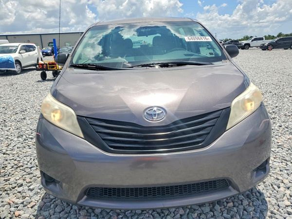 2014 TOYOTA SIENNA