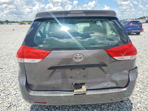 2014 TOYOTA SIENNA