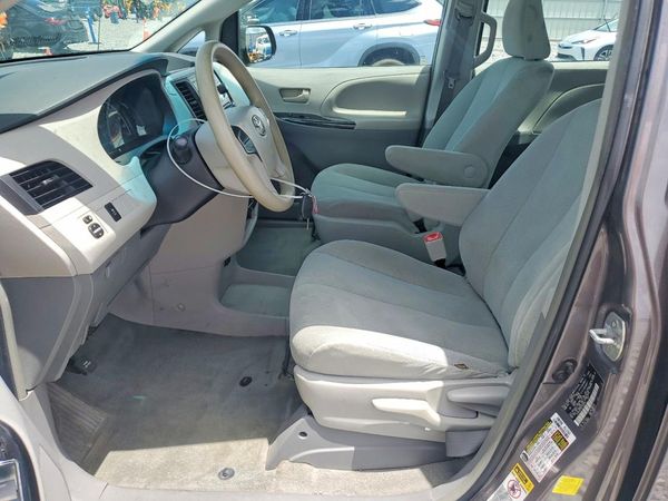 2014 TOYOTA SIENNA
