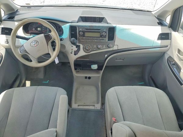2014 TOYOTA SIENNA