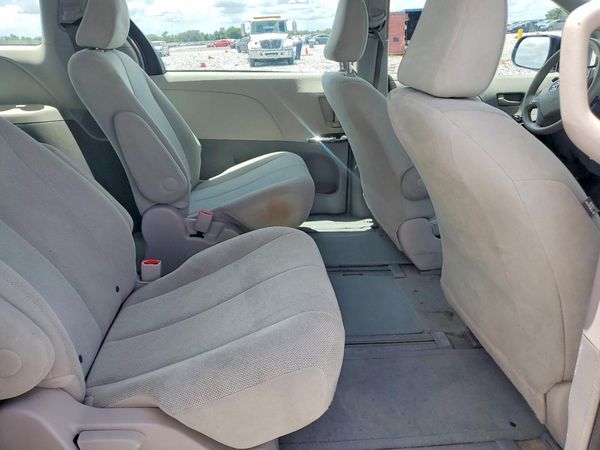 2014 TOYOTA SIENNA