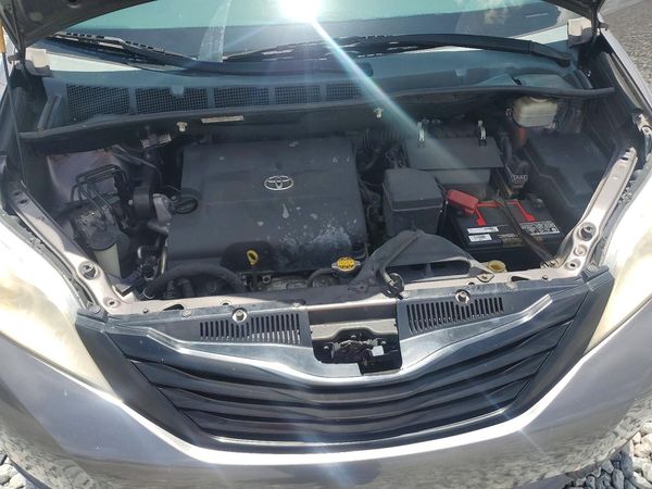 2014 TOYOTA SIENNA