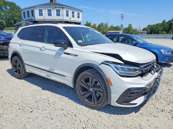2024 VOLKSWAGEN TIGUAN 4Motion SE R-Line Black
