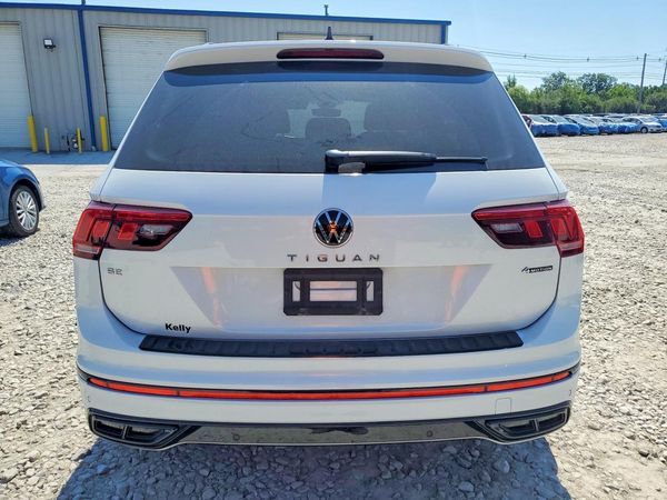 2024 VOLKSWAGEN TIGUAN 4Motion SE R-Line Black