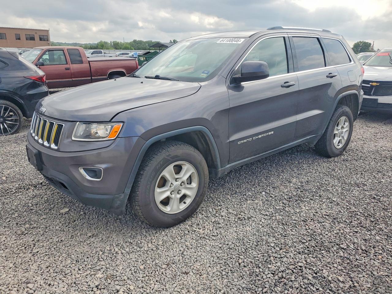 2016 JEEP GRAND CHEROKEE Laredo — Front 3/4