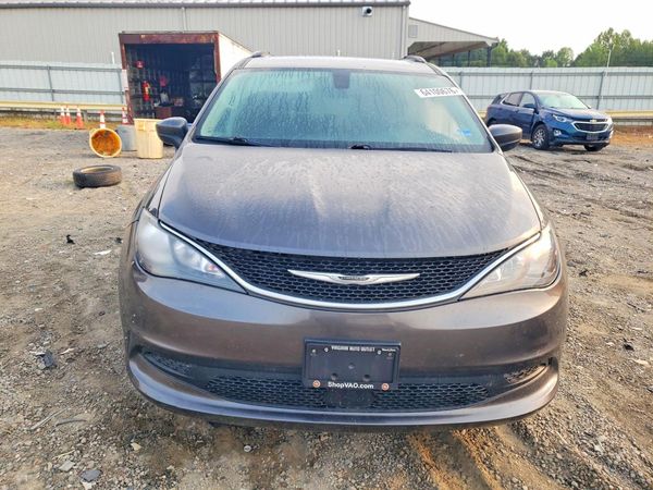 2021 CHRYSLER VOYAGER