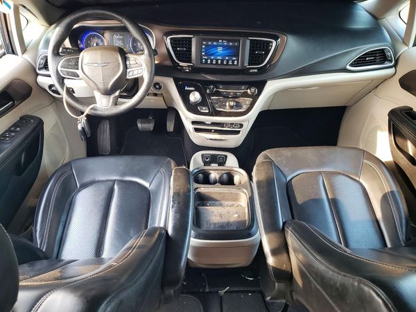 2021 CHRYSLER VOYAGER