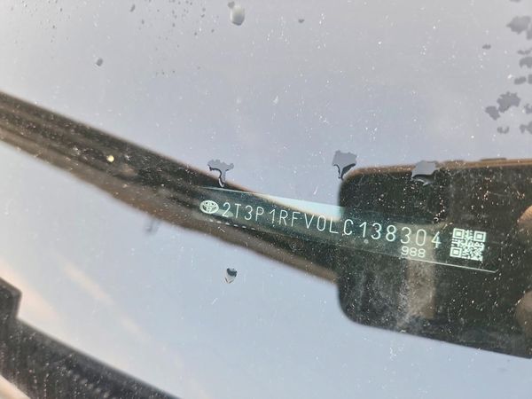 2020 TOYOTA RAV4 XLE