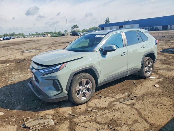 2022 TOYOTA RAV4 XLE