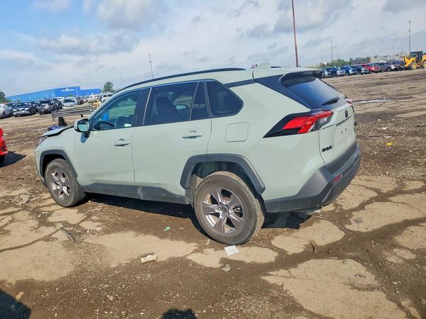 2022 TOYOTA RAV4 XLE