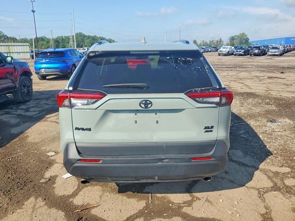 2022 TOYOTA RAV4 XLE