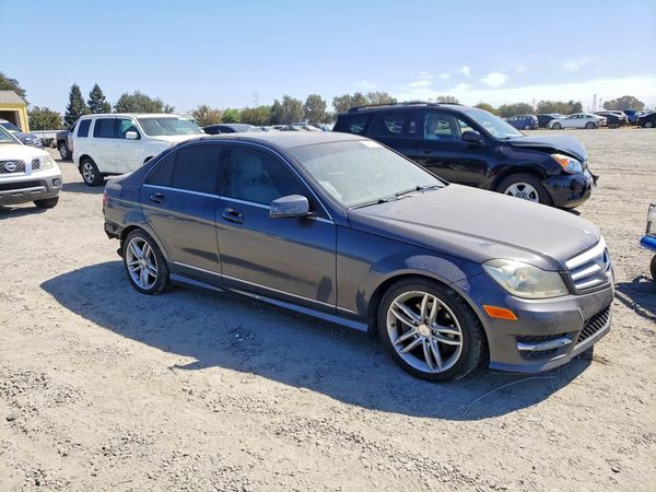 2013 MERCEDES-BENZ C C250 — Passenger 3/4
