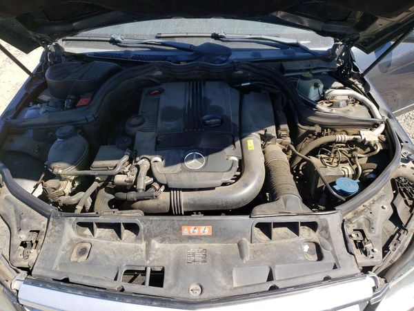 2013 MERCEDES-BENZ C C250 — Engine bay