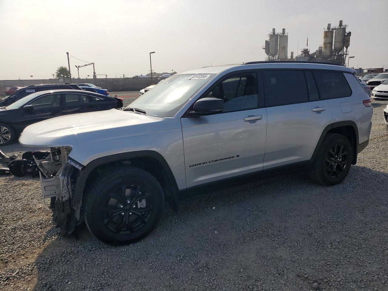 2025 JEEP GRAND CHEROKEE Laredo, Altitude