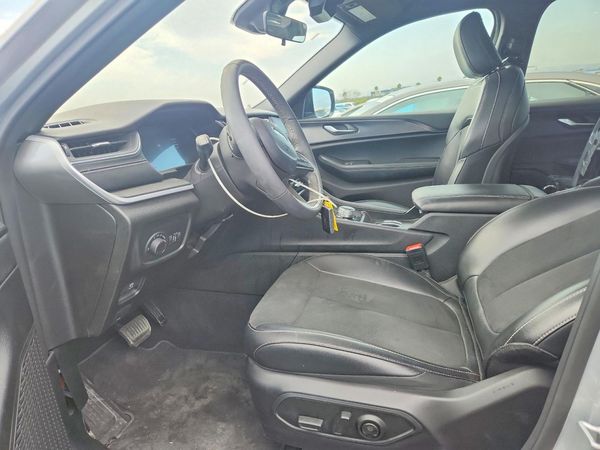 2025 JEEP GRAND CHEROKEE Laredo, Altitude