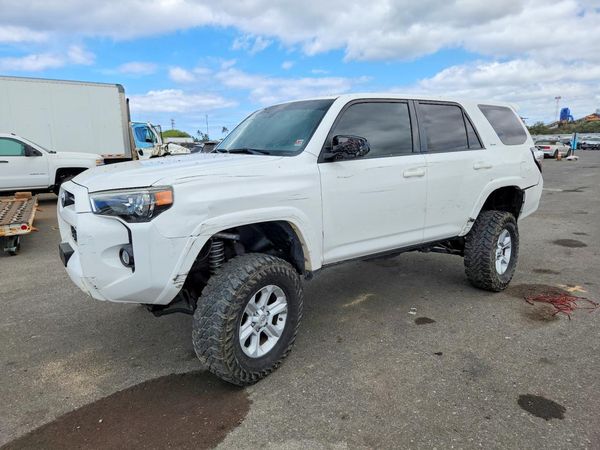 2020 TOYOTA 4RUNNER Base Grade — Front 3/4