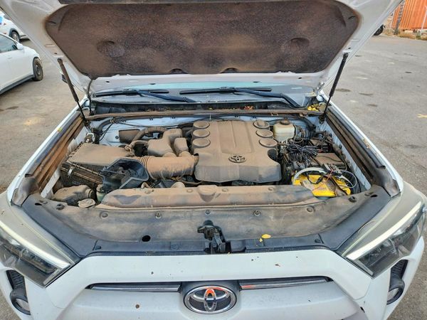 2020 TOYOTA 4RUNNER Base Grade — Engine bay
