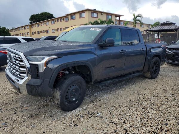 2022 TOYOTA TUNDRA SR5