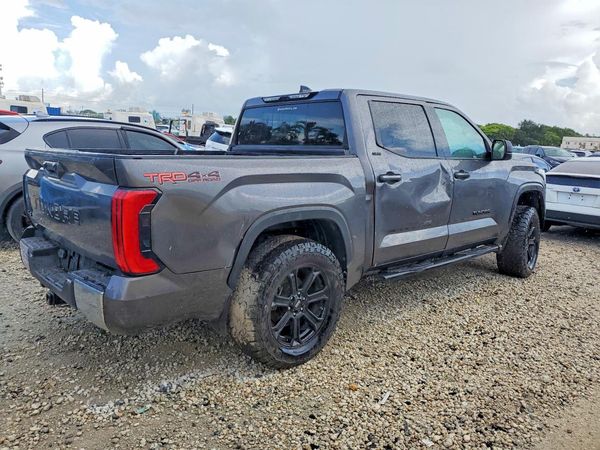 2022 TOYOTA TUNDRA SR5