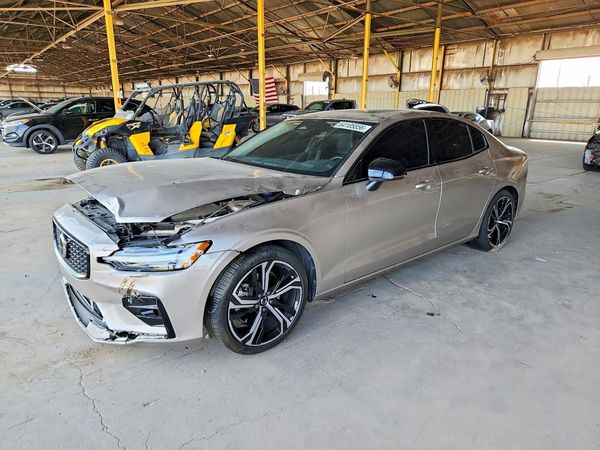 2024 VOLVO S60 Core — Front 3/4