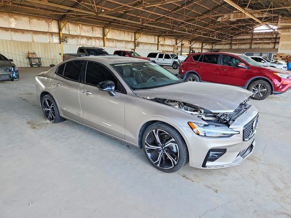 2024 VOLVO S60 Core — Passenger 3/4