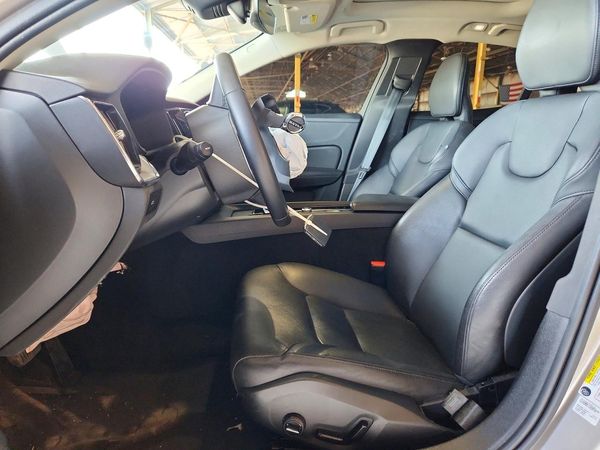 2024 VOLVO S60 Core — DENT