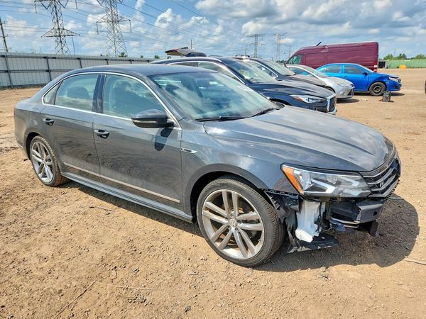 2017 VOLKSWAGEN PASSAT R-Line