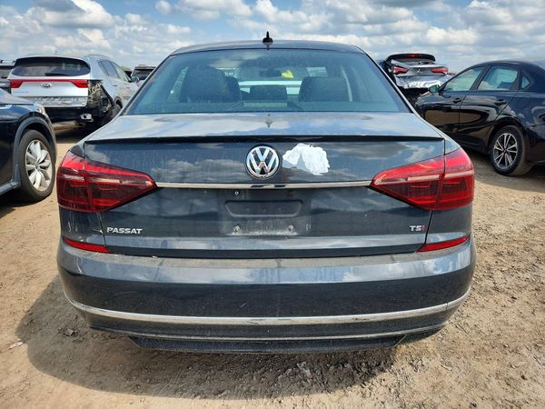 2017 VOLKSWAGEN PASSAT R-Line