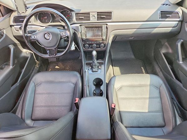 2017 VOLKSWAGEN PASSAT R-Line