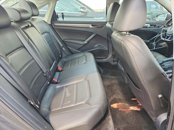 2017 VOLKSWAGEN PASSAT R-Line