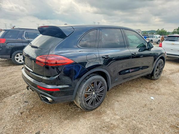 2016 PORSCHE CAYENNE