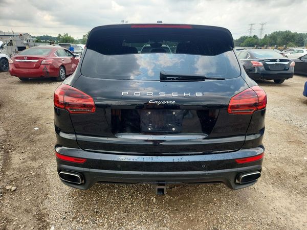 2016 PORSCHE CAYENNE