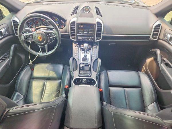 2016 PORSCHE CAYENNE