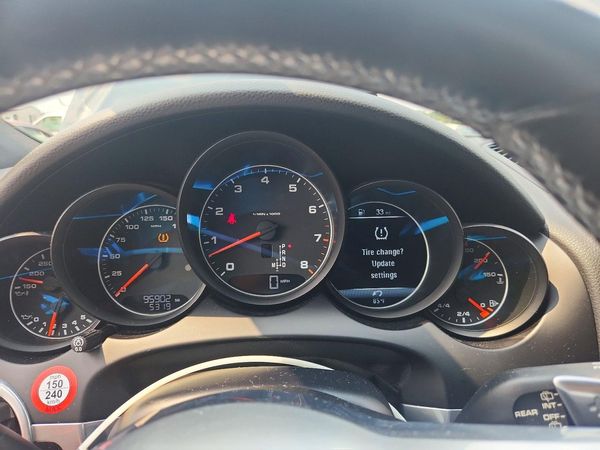 2016 PORSCHE CAYENNE
