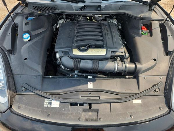 2016 PORSCHE CAYENNE
