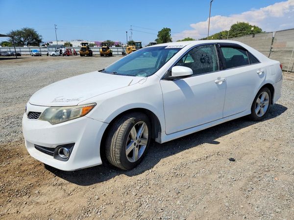 2014 TOYOTA CAMRY
