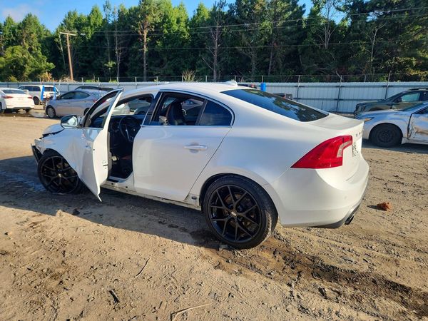 2015 VOLVO S60