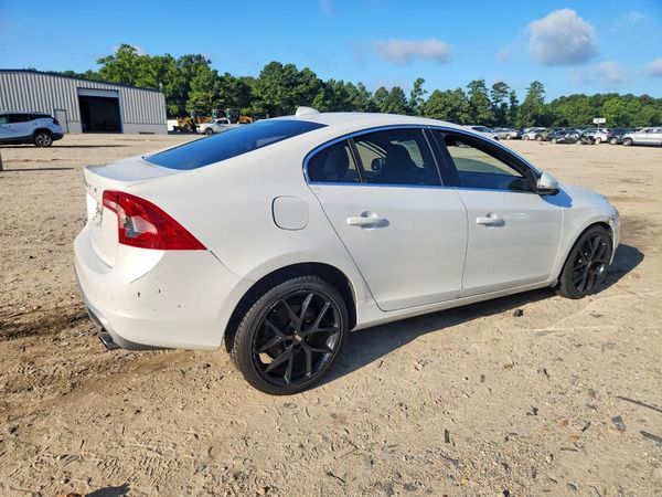 2015 VOLVO S60