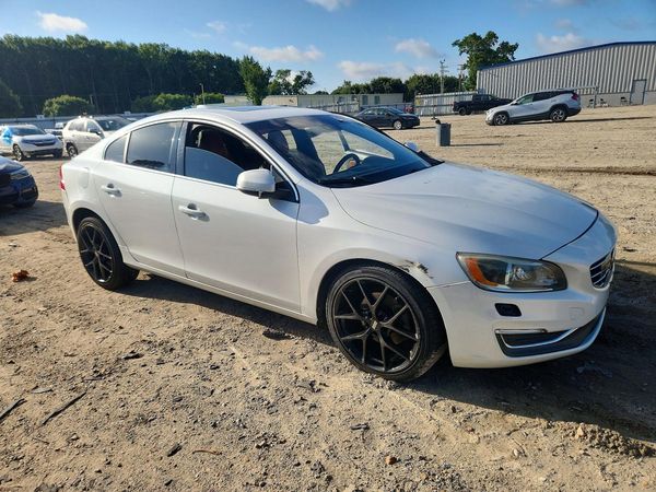 2015 VOLVO S60