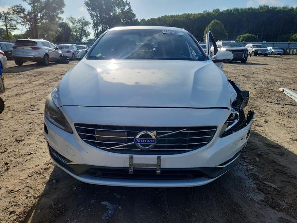 2015 VOLVO S60
