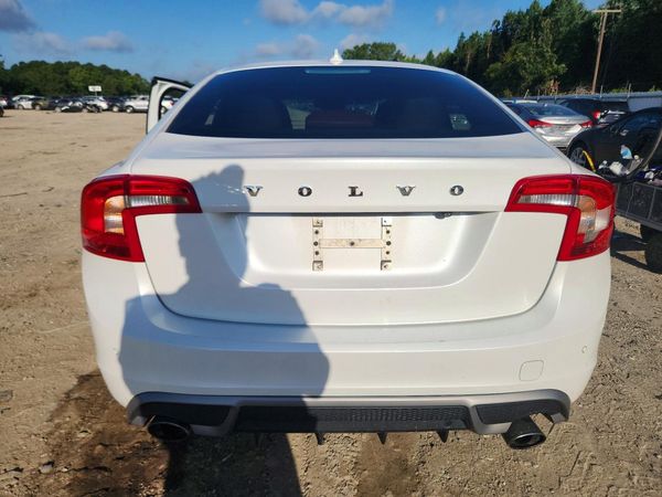 2015 VOLVO S60