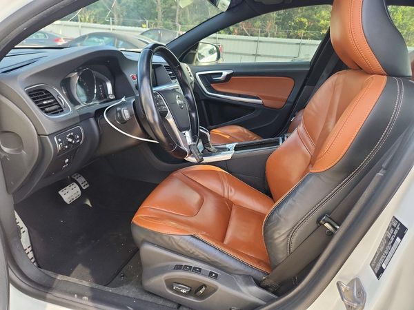 2015 VOLVO S60