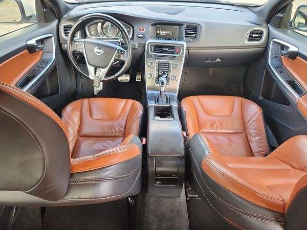 2015 VOLVO S60