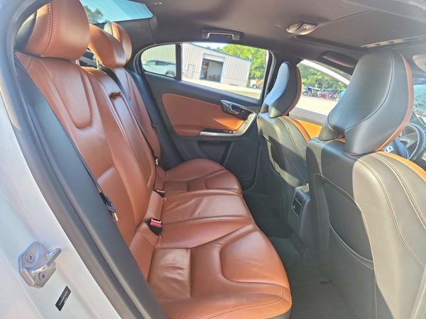 2015 VOLVO S60