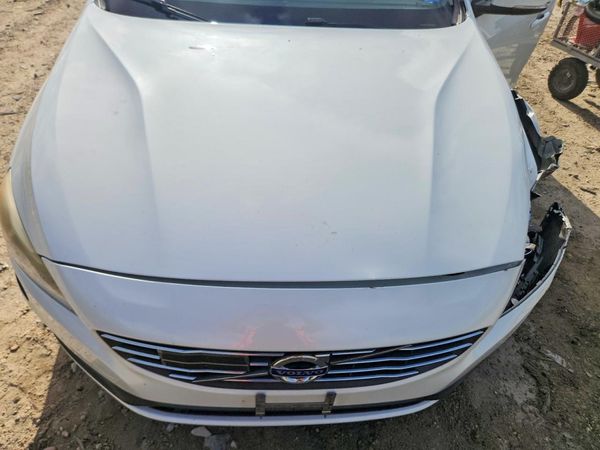 2015 VOLVO S60