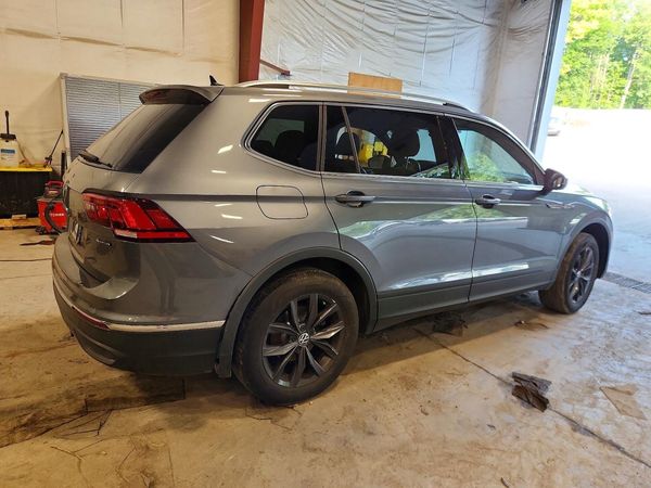 2022 VOLKSWAGEN TIGUAN 4Motion SE