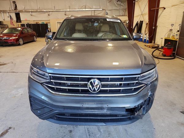 2022 VOLKSWAGEN TIGUAN 4Motion SE