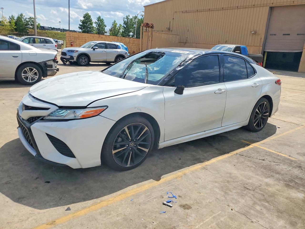 2019 TOYOTA CAMRY XSE — Front 3/4