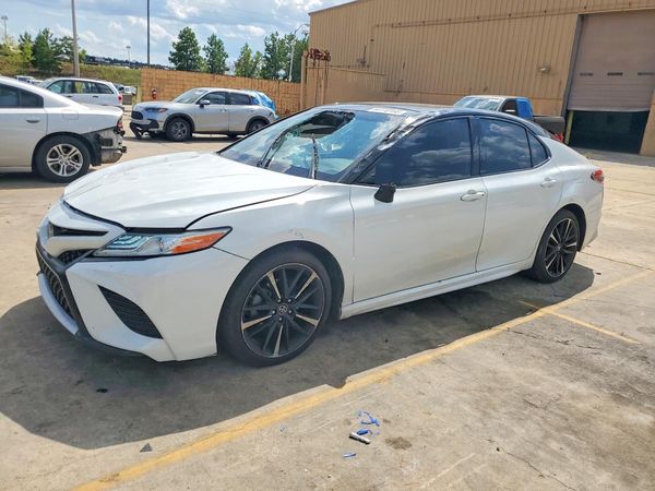 2019 TOYOTA CAMRY XSE — Front 3/4